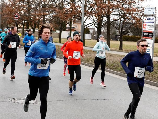 A group of people running

Description automatically generated with medium confidence