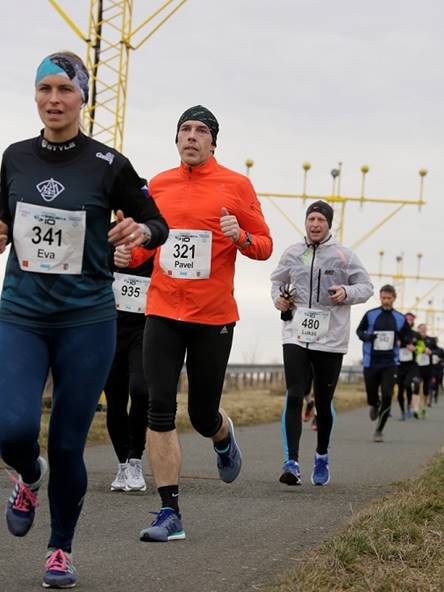 A group of people running

Description automatically generated