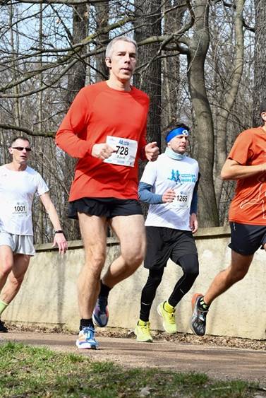 A group of men running in a race

Description automatically generated