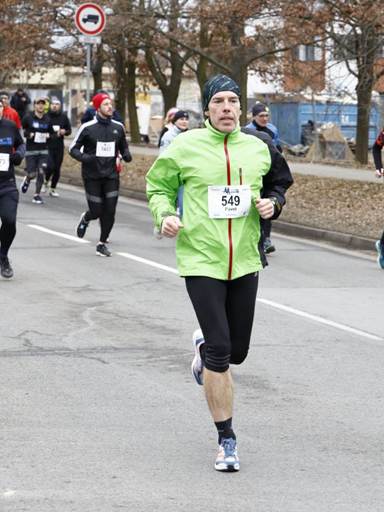 A person running on a road

AI-generated content may be incorrect.